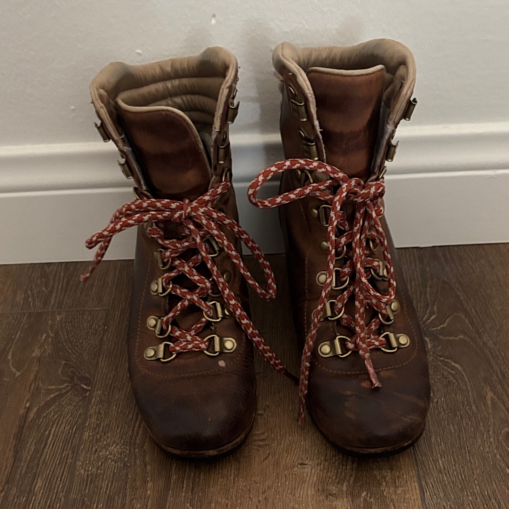 Sorel Brown Lace Up Boots with Red Laces